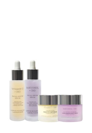 ZESTAW KOSMETYKÓW DO PIELĘGNACJI SKÓRY PRO-AGELESS - Zestaw do pielęgnacji