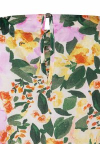 Stoff mit floralem Muster, der pinke, orangefarbene und gelbe Blumen mit grünen Blättern zeigt. Enthält eine Schlüsselloch-Öffnung mit silberner Knopfverschluss.