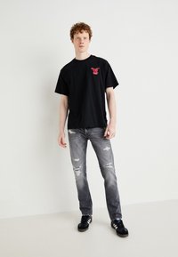 Replay GROVER PANTS - Jeans straight leg - dark grey