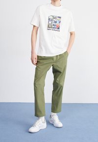 New Balance Tygbyxor - olive