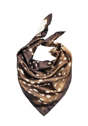 Brązowy jedwabny szal z białym i jasnobrązowym wzorem w cętki, związany luźnym węzłem z ostro zakończonymi końcami, pokazany na białym tle.