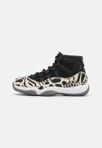 Selecionado, black/red/sail/white