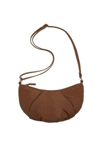 Brązowa materiałowa torba na ramię o zaokrąglonym kształcie. Posiada plisowany wzór, zamknięcie na zamek oraz pleciony pasek. Gładka tekstura.