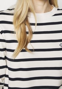 GANT Sweter