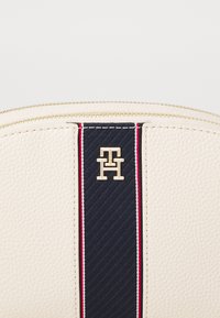 Thumbnail Image 5