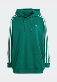 Grön hoodie med känguruficka, vita tre-randsaccenter på ärmarna och en liten vit logotyp på bröstet.