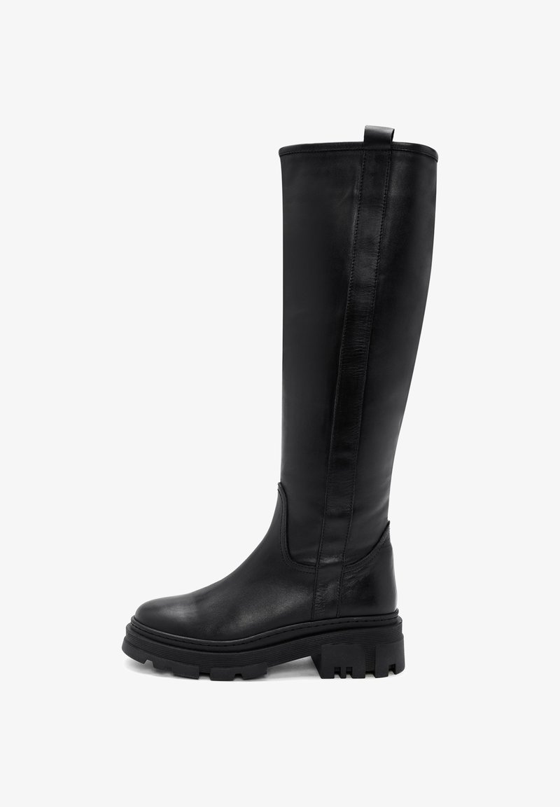 Bottes en cuir noires au-dessus du genou avec un design épuré, semelle en caoutchouc épaisse, panneaux latéraux et une boucle à l'arrière pour un enfilage facile.