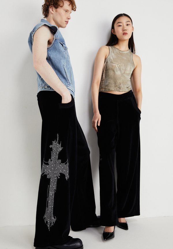 STUDDED CROSS MONSTER JOGGER UNISEX - Trousers2