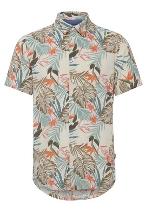 Kortarmig overhemd met tropische print op een beige achtergrond met groene, oranje en bruine bladeren en bloemen en een knoopsluiting aan de voorkant.