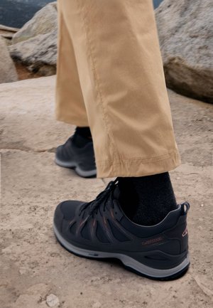 INNOX EVO - Zapatillas de senderismo - asphalt/lachs