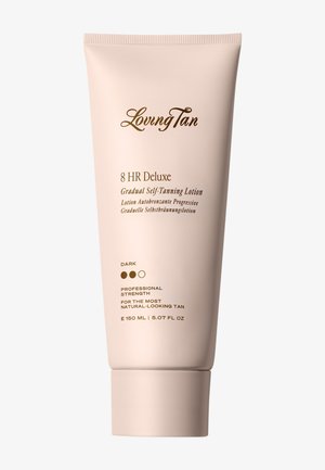 Lotion autobronzante graduelle Loving Tan 8 heures Deluxe en tube beige de 150 ml, étiquetée Dark pour un bronzage naturel d'une puissance professionnelle.