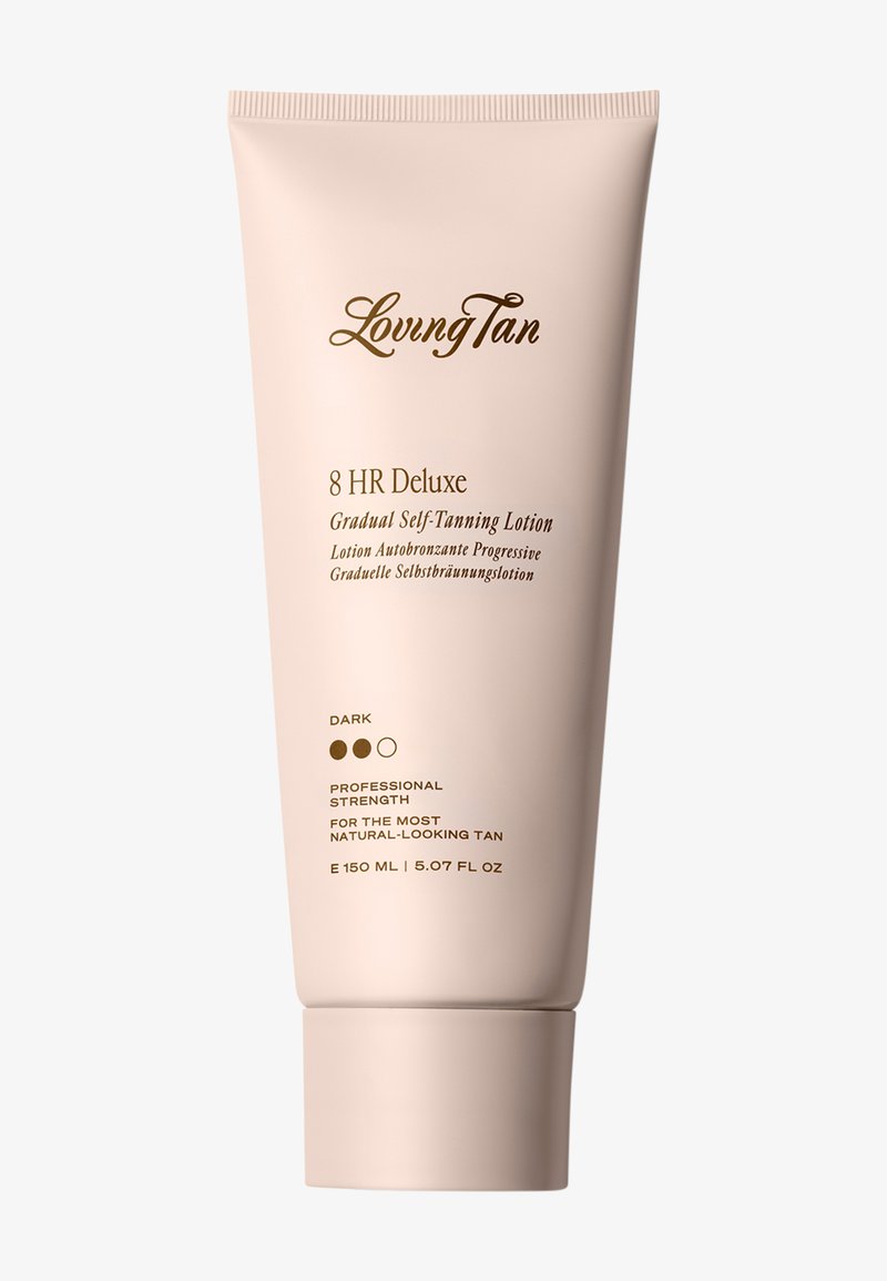 Lotion autobronzante graduelle Loving Tan 8 heures Deluxe en tube beige de 150 ml, étiquetée Dark pour un bronzage naturel d'une puissance professionnelle.