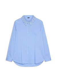 Camicia azzurra chiara con righe bianche, maniche lunghe e colletto a punta decorato con perle.