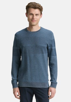 Blauer Strickpullover mit strukturiertem Muster, Rundhalsausschnitt und gerippten Bündchen. Verfügt über subtile horizontale Streifen in hellblau und dunkelblau.