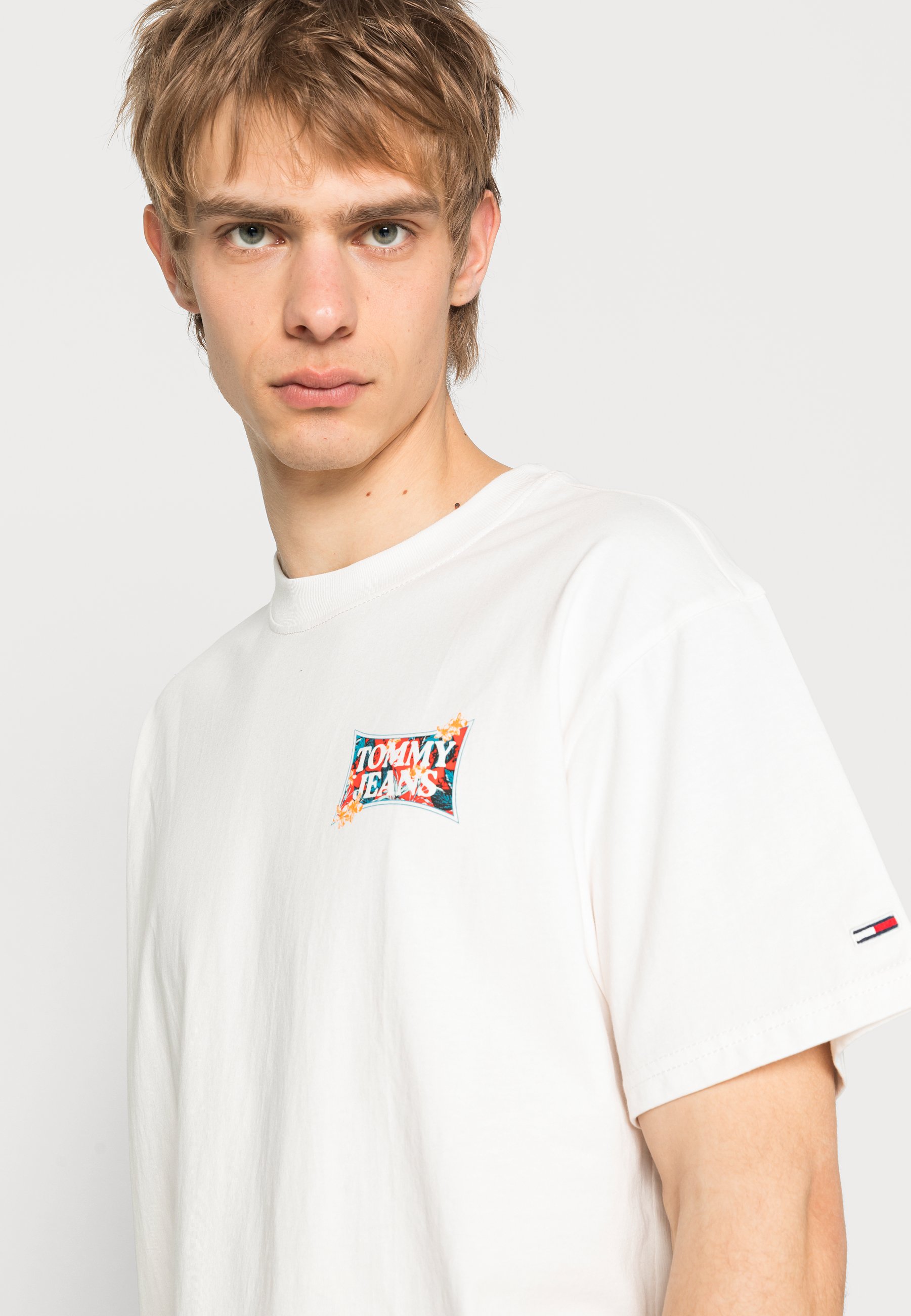Tommy Jeans FLORAL GRAPHIC TEE UNISEX 