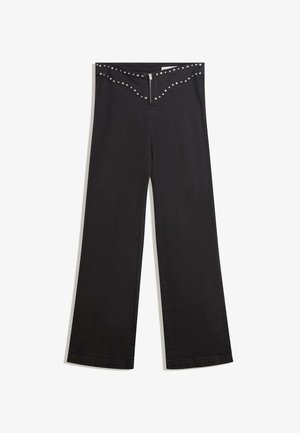 Czarne spodnie o szerokich nogawkach z zamkiem błyskawicznym, z falbaniastym wzorem w talii ozdobionym srebrnymi ćwiekami dla dodatkowego efektu.