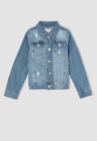 Chaqueta de denim para niños hecha de tela azul claro desgastada, con un cuello clásico, bolsillos frontales y cierres de botón de metal.