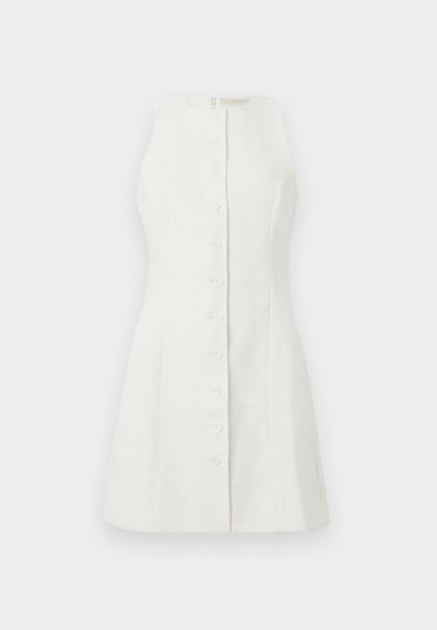 Vitt ärmlöst klänning i linne med knappslå fram, figurnära passform och subtil textur med en enkel dragkedja i ryggen.