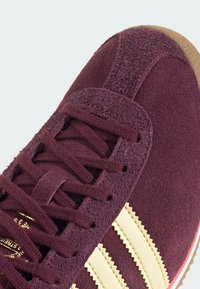 adidas Originals Tenisky - maroon   almost yellow   gold metallic
