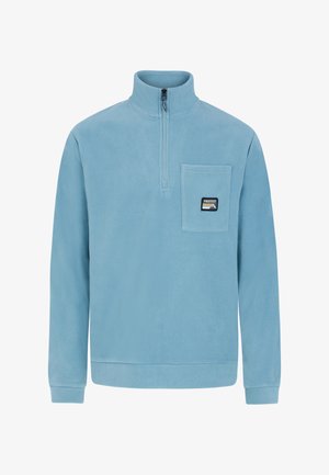 Vaaleansininen fleecetakki, jossa on puoliveto kaulus, etutasku ja logopatch. Pehmeä rakenne ja rento muotoilu.