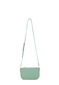 Borsa a tracolla in pelle verde menta con una texture liscia, forma rettangolare, chiusura con zip e dettagli in metallo dorato.