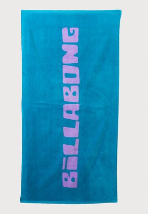Turkis strandhåndklæde lavet af frotté med et vertikalt lilla "BILLABONG" logo. Glat tekstur med en lys, strålende farvekombination.