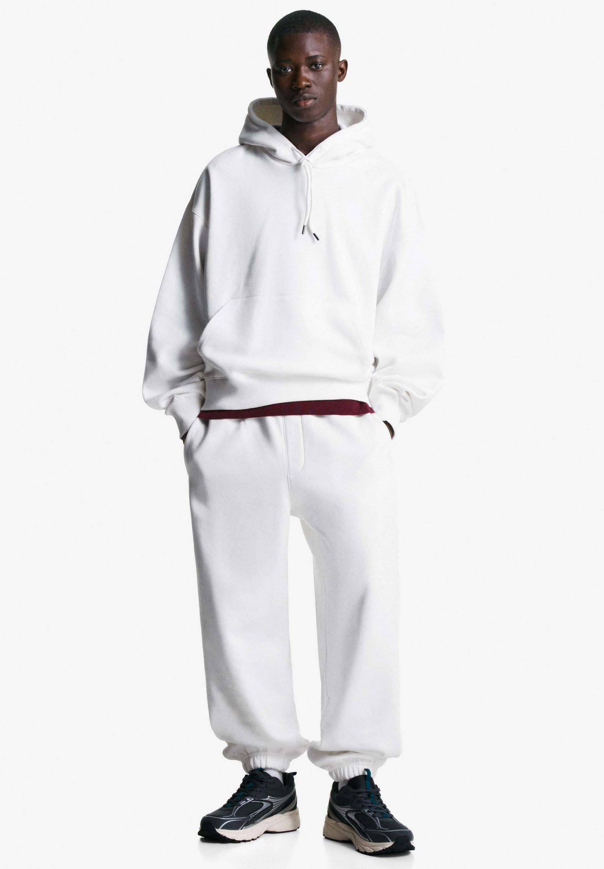 Bershka JOGGERS Pantalon de survêtement white/blanc