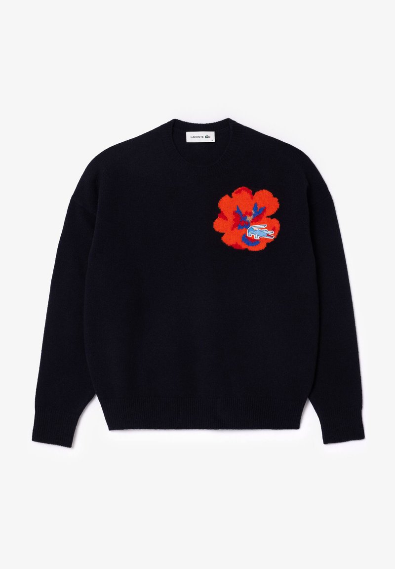 Marineblauer Strickpullover mit einem lebhaften roten und blauen Blumendesign auf der Brust. Klassischer Rundhalsausschnitt und gerippte Bündchen.