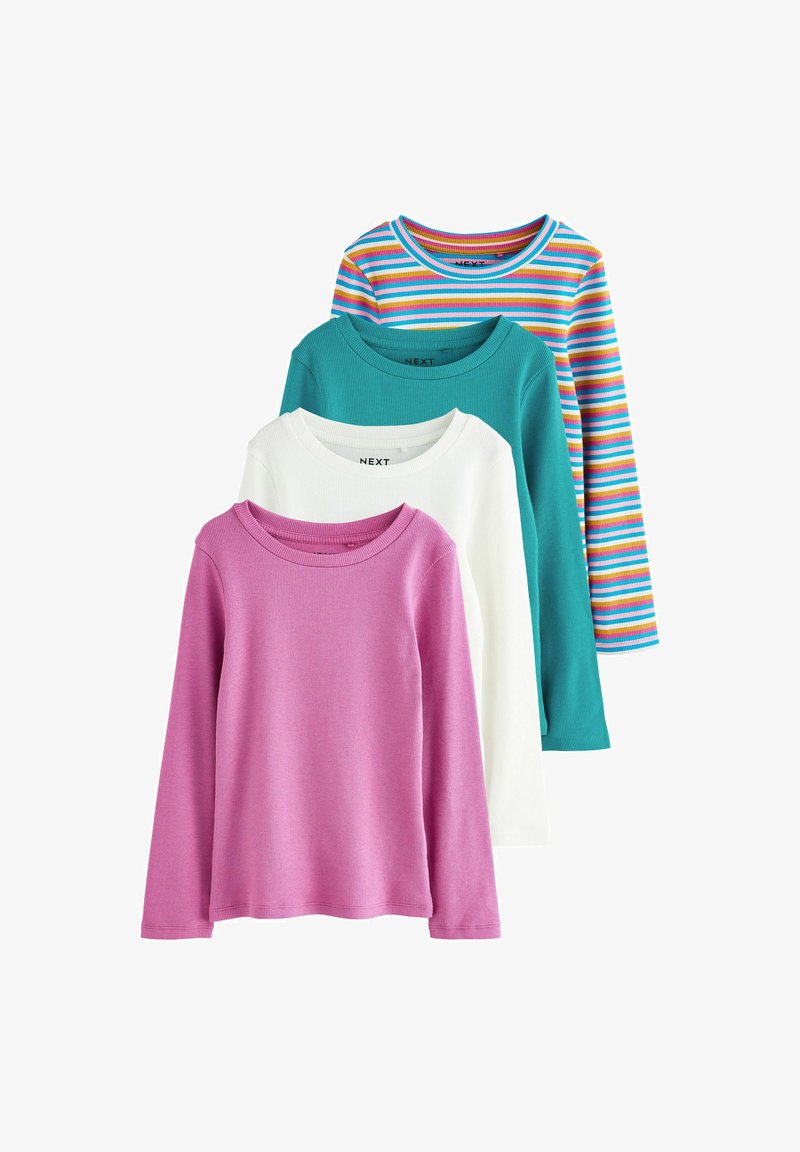 Cuatro camisetas de manga larga acanaladas para niños, en rosa sólido, blanco, azul verdoso y rayas multicolor, apiladas sobre un fondo blanco.