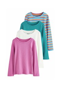 Vier T-shirts met lange mouwen: roze geribbeld, witte gladde, teal geribbeld en multi-gestreept met blauw, roze en geel. Allemaal met een ronde hals.