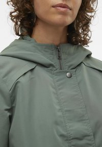 Vero Moda Damen Tailoring Blousonjacke Fly Away Kragen Reißverschluss Vielseitige leichte Jacke -> Vero Moda Damen Blousonjacke Fly Away Kragen Reißverschluss Leichte Jacke, Colour:Black, Size:L