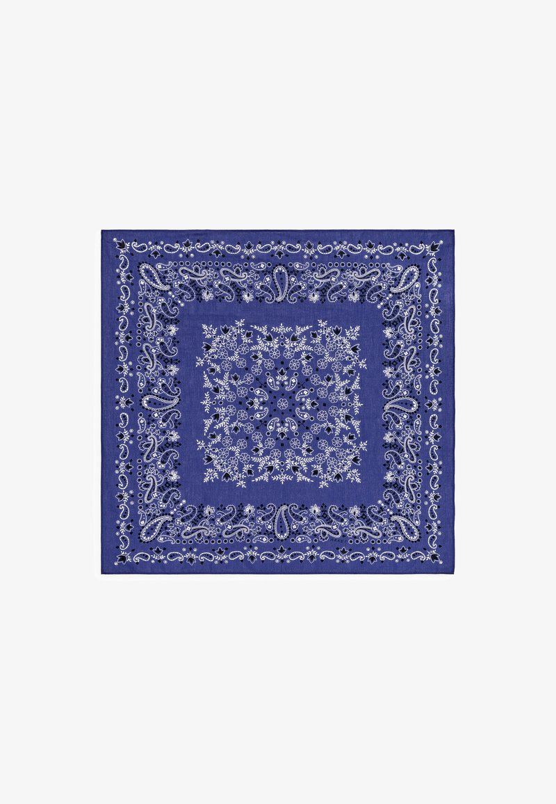 Bandana carré bleu avec des motifs cachemire et floraux blancs et noirs disposés en bordures concentriques et un dessin central détaillé.