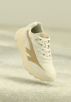 NEW HARPOON SHADOW - Trainers - gardenia/almond buff
