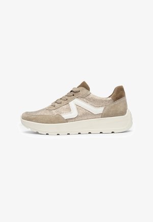 Beige Wildledersneaker mit weißem Zickzackmuster, ausgestattet mit einer klobigen Sohle und strukturiertem Stoff für zusätzliche Details. Schnürverschluss und gepolsterter Kragen.