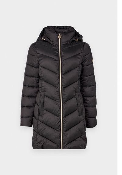 Veste matelassée noir avec un col montant, fermeture éclair dorée et deux poches latérales. Présente des coutures en chevron et une capuche amovible.