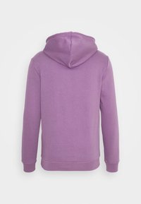 Sweat à capuche lavande uni vu de dos avec manches longues, capuche attachée et poignets et ourlet côtelés.