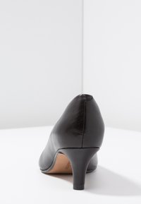 Clarks LINVALE JERICA - Pumps - black