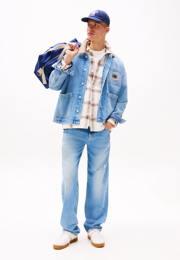 JAIMIE LOOSE - Loose Jeans - denim light3