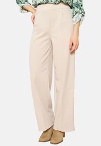 LOOSE WITH PLEATS - Hlače - lt beige