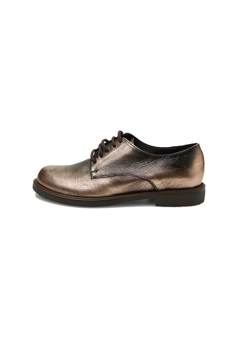Scarpa oxford in pelle bronzo con punta tonda, design con lacci e suola piatta in gomma; la superficie presenta una finitura testurizzata e una leggera lucentezza.
