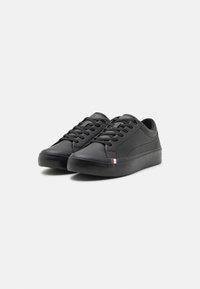 Tommy Hilfiger MODERN - Matalavartiset tennarit - triple black