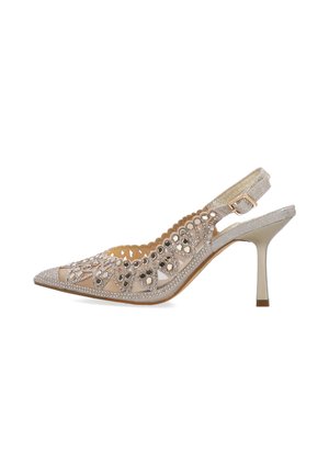 Goldener Slingback mit hohem Absatz und spitzer Spitze, dekorativen Ausschnitten und Verzierungen entlang des oberen Teils und des Fersenriemens mit seitlicher Schnalle.
