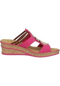 Sandali con zeppa rosa con suola in sughero, caratterizzati da un design a ritagli, tre décorativi dettagli e cinghie marroni per supporto e stile.