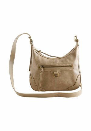 Sac à main en simili cuir beige avec une forme arrondie, poche zippée à l'avant et bandoulière ajustable. Comprend une quincaillerie dorée et des coutures décoratives.