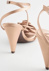 Next FOREVER COMFORT FLOWER - REGULAR FIT - Sandale - nude