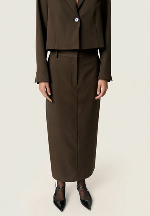 Soaked in Luxury Gonna lunga - brown melange suiting