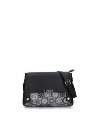 Borsa nera e con motivo realizzata in materiale liscio; presenta una chiusura a patta e una tracolla regolabile, con design geometrici sul davanti.