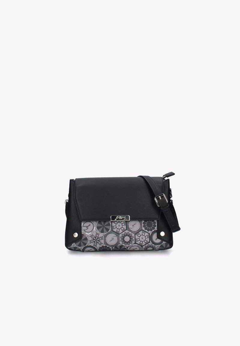 Borsa nera e con motivo realizzata in materiale liscio; presenta una chiusura a patta e una tracolla regolabile, con design geometrici sul davanti.