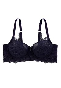 Soutien-gorge en dentelle marine avec des bonnets moulés, des bretelles ajustables et des bords festonnés décoratifs ; présente des motifs texturés et une fermeture à crochets.