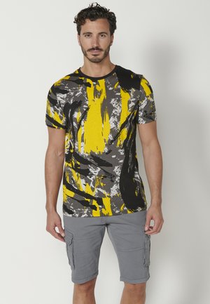 Koroshi MANGA CORTA - Tricou cu imprimeu - black/light yellow/grey